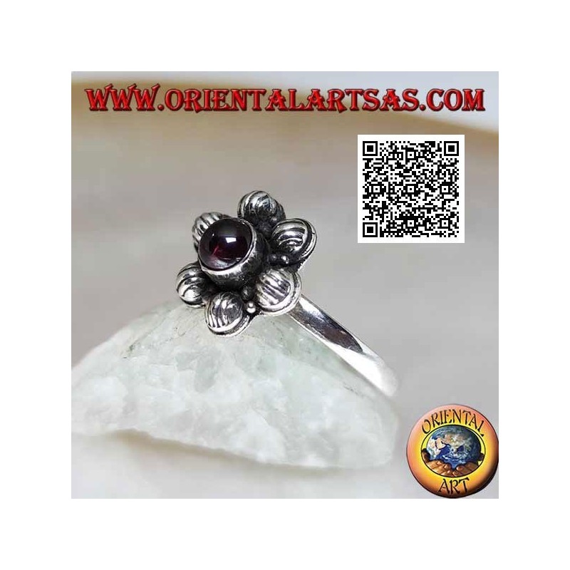 Silberblumenring mit 6 Blütenblättern und rundem Granat aus Cabochon (16)