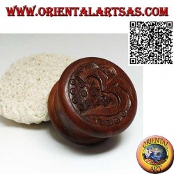 Moulin à tabac en bois d'acajou avec mot hindou sanscrit sculpté Om "ॐ" 5 cm Ø