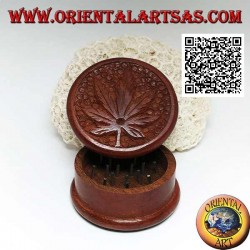 Tobacco grinder in mahogany wood with carved cannabis leaf, 5 cm Ø