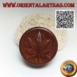 Tobacco grinder in mahogany wood with carved cannabis leaf, 5 cm Ø