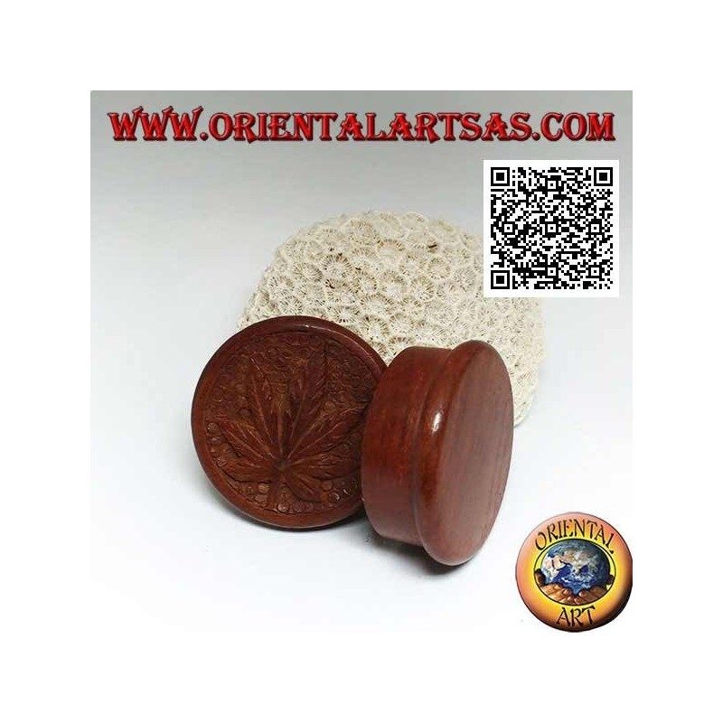 Tobacco grinder in mahogany wood with carved cannabis leaf, 5 cm Ø