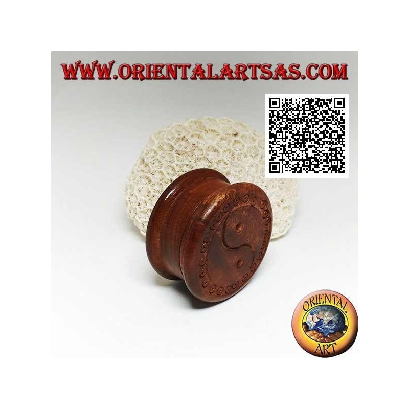 Grinder tritatabacco in legno di mogano con simbolo taoista "Yin Yang" intagliato, da 5 cm Ø