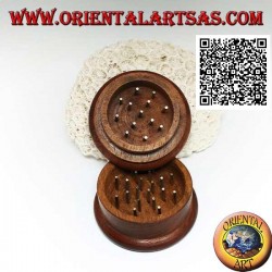 Tobacco grinder in mahogany wood with carved Taoist symbol "Yin Yang", 5 cm Ø