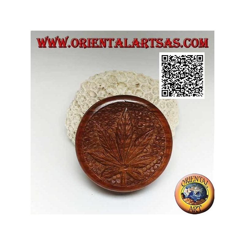 Tobacco grinder in mahogany wood with carved cannabis leaf, 6.5 cm Ø