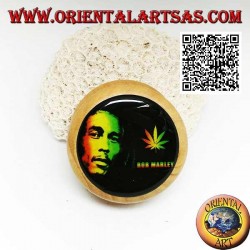 Tobacco grinder in pine wood with image of Bob Marley, 5 cm Ø (1)