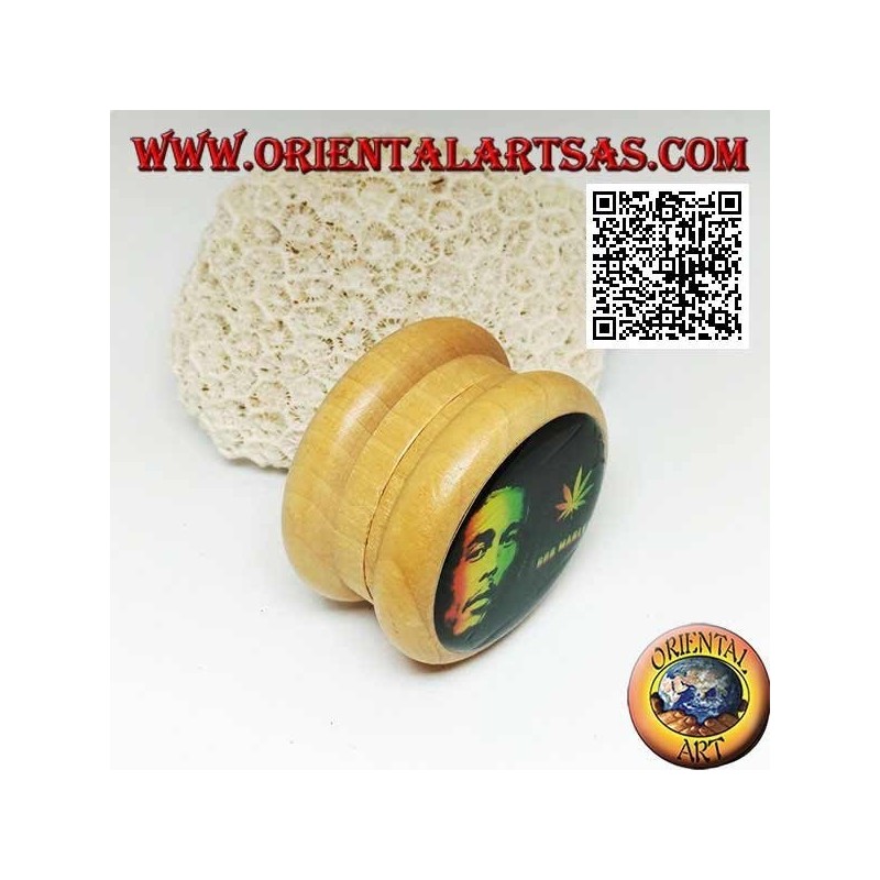 Tobacco grinder in pine wood with image of Bob Marley, 5 cm Ø (1)