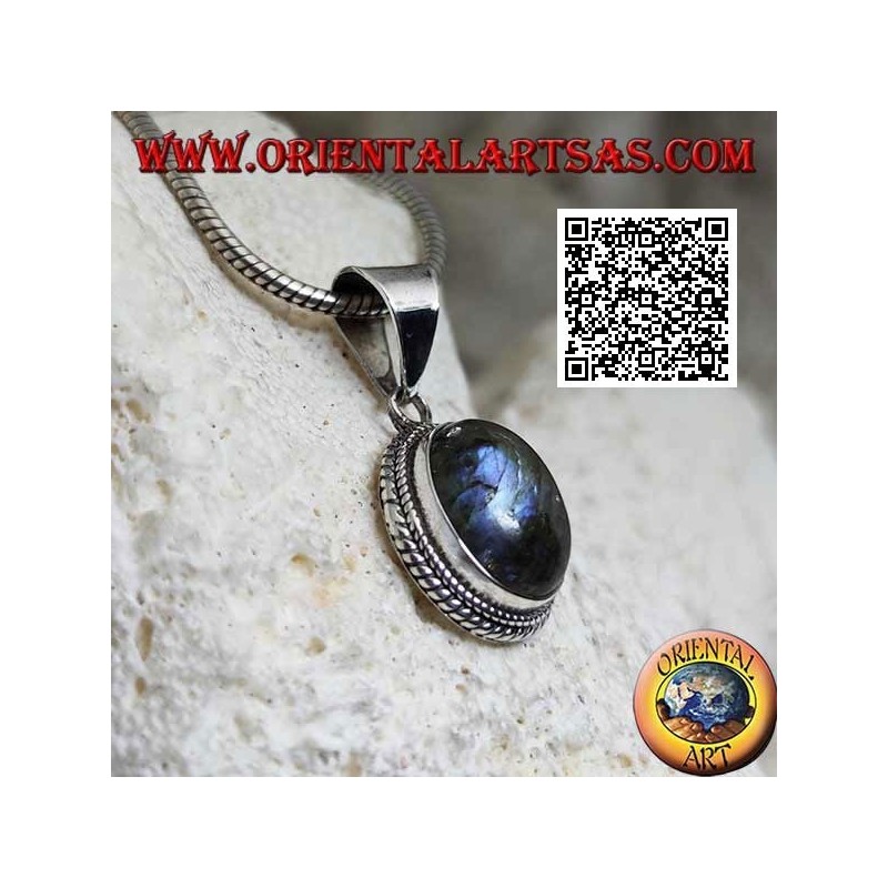 Silberanhänger mit ovalem Cabochon-Labradorit, umgeben von Verflechtung