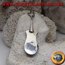 Silberner Anhänger in Form einer Gitarre mit runden und ovalen grünen Achat- und Unendlichkeitslinien im Hochrelief