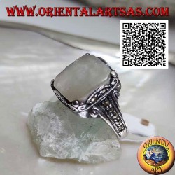 Bague en argent avec nacre carrée et marcassite sur le cadre et les côtés