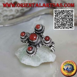 Anillo de plata con cinco corales antiguos naturales de origen tibetano dispuestos en cruz griega
