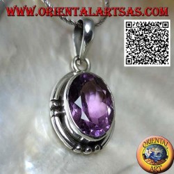 Colgante de plata con espléndida amatista natural ovalada gran facetada y borde liso rayado en los 4 puntos cardinales