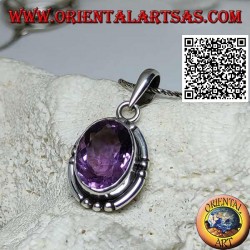 Colgante de plata con espléndida amatista natural ovalada gran facetada y borde liso rayado en los 4 puntos cardinales