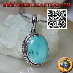 Colgante de plata con turquesa ovalada natural rodeada de entretejidos y línea helicoidal