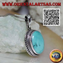 Colgante de plata con turquesa ovalada natural rodeada de entretejidos y línea helicoidal