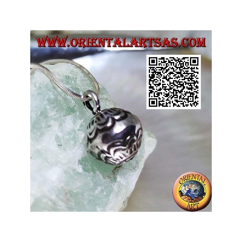 Colgante pequeño de plata "Call Angels" con decoraciones grabadas, estilo Karen