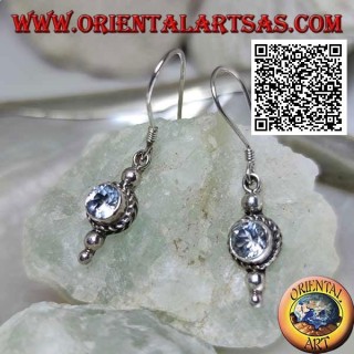 Pendientes colgantes de plata con aguamarina natural redonda rodeada de entrelazado de tres bolas