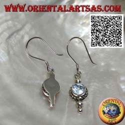 Boucles d'oreilles pendantes en argent avec aigue-marine ronde naturelle entourée d'un entrelacement de trois boules