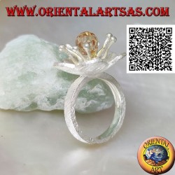 Bague en argent satiné en forme de fleur avec anémone de mer et zircon citrine central