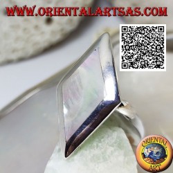 Rhomboidal silver ring with mother-of-pearl set on a smooth edge