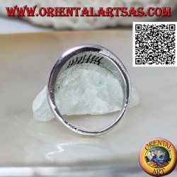 Smooth growing band silver ring with protruding edge and vertically engraved lines