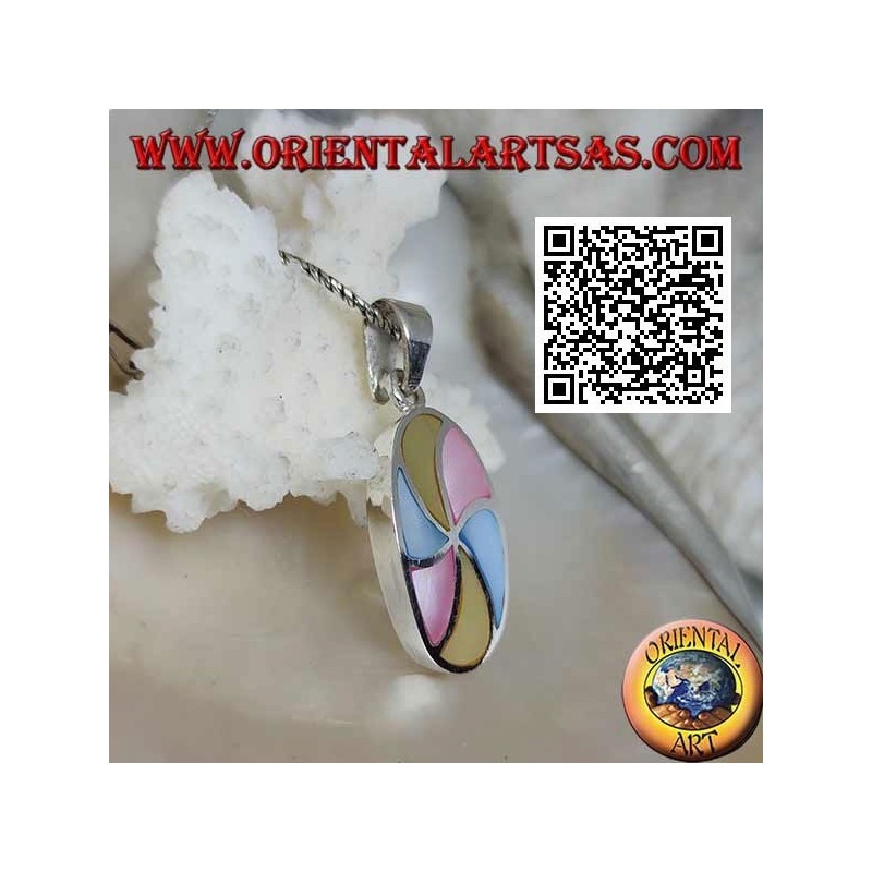 Colgante ovalado de plata con hélices de nácar multicolor