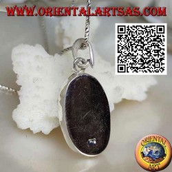 Colgante ovalado de plata con hélices de nácar multicolor