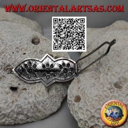 Three daisy chiseled silver hair clip with comb and snap closure (1 tip)