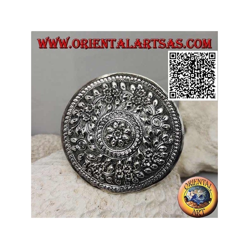 Fermacapelli in argento scudo cesellato a decorazione floreale con fiore centrale (chiusura a clip in metallo)