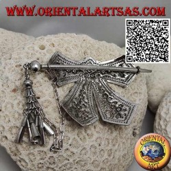 Pince à cheveux en arc ciselé argenté avec fermeture à épingle à décor floral avec pendentifs