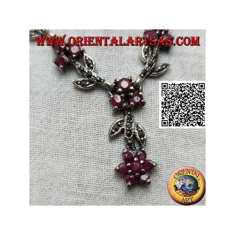 Halskette aus 925 ‰ silbernem halbstarrem Halsband mit Markasitblüten und drei natürlichen runden Rubinen