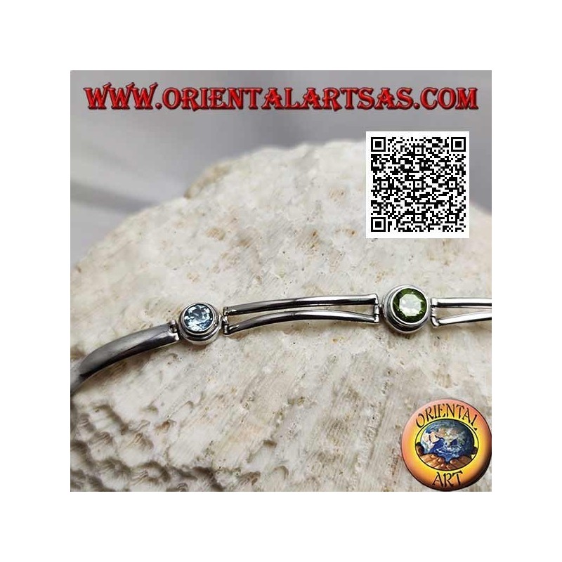 Bracelet en argent semi-rigide lisse avec péridot entre deux aigues-marines rondes