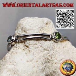 Smooth semi-rigid silver bracelet with peridot between two round aquamarines