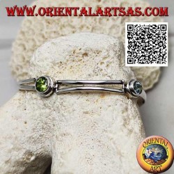 Smooth semi-rigid silver bracelet with peridot between two round aquamarines
