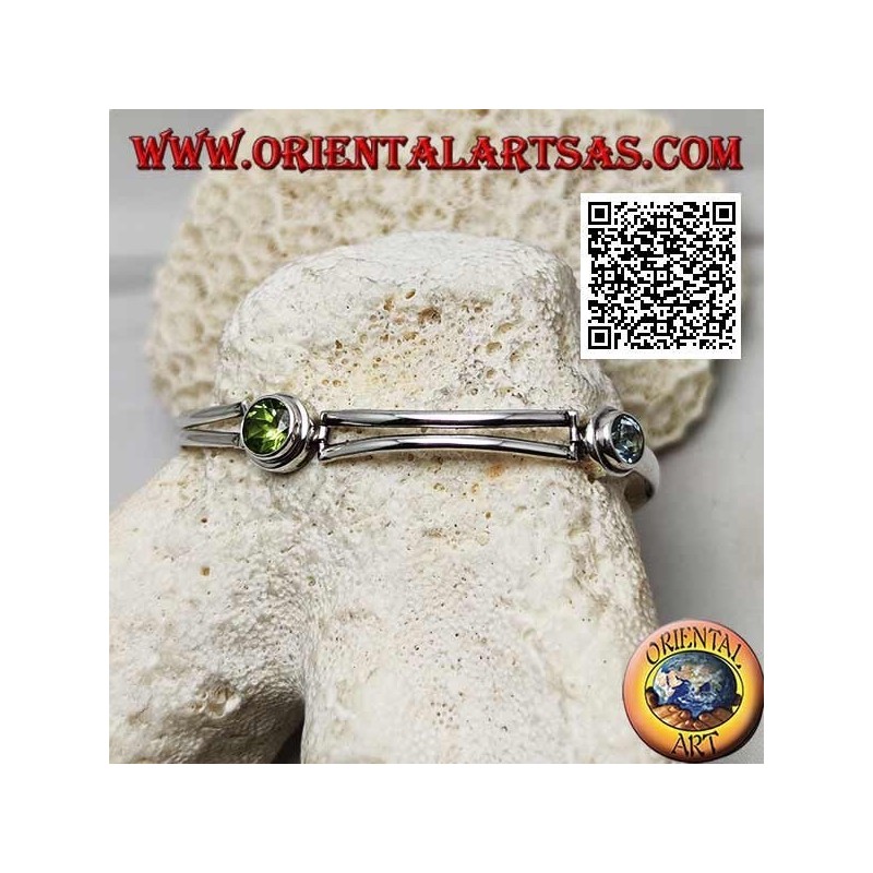 Bracelet en argent semi-rigide lisse avec péridot entre deux aigues-marines rondes