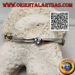 Pulsera de plata semirrígida lisa con peridoto entre dos aguamarinas redondas