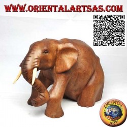 Sculpture of a mammoth African elephant sitting with protruding tusks, in teak wood (13 cm)