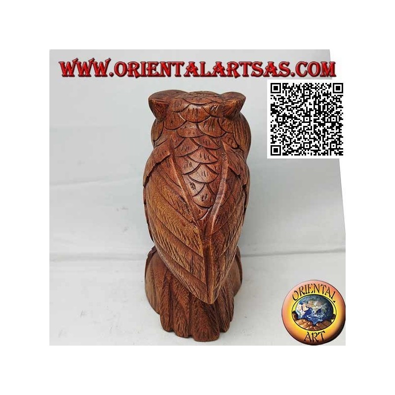 Sculpture d'un hibou en position verticale sur ses pattes, sculptée à la main dans du bois de suar 16 cm