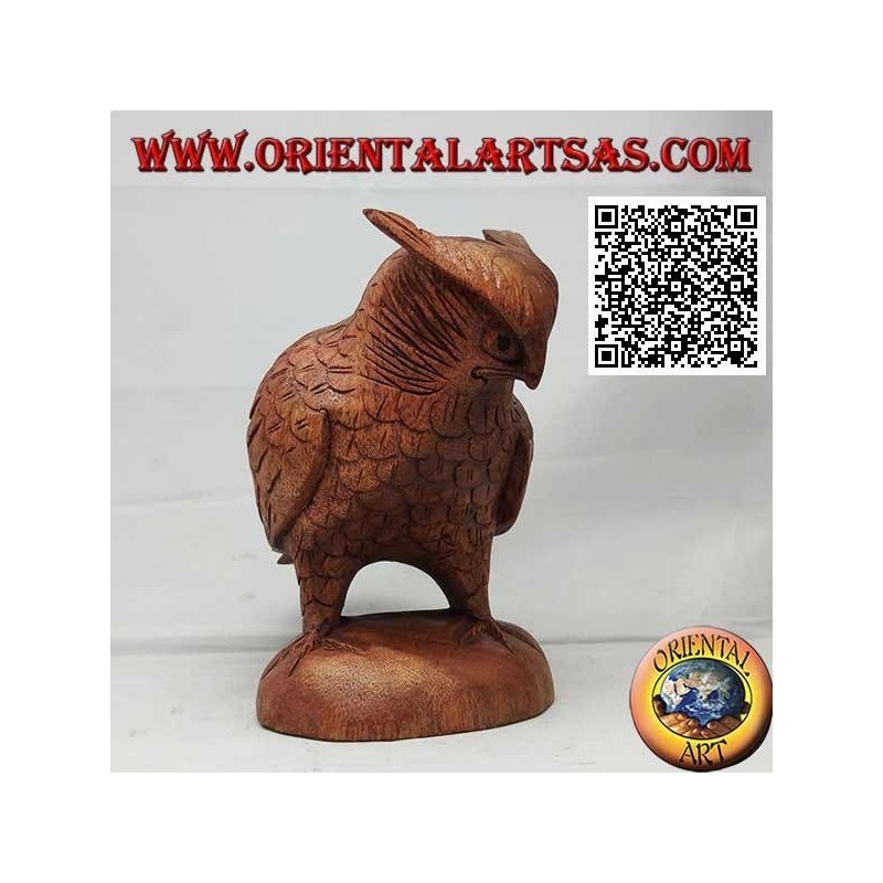 Sculpture d'un hibou grand-duc debout sur ses pattes sculpté à la main dans du bois de suar de 17 cm