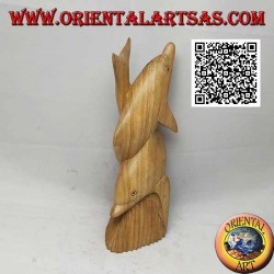 Sculpture d'un couple de dauphins tordus sur un récif en bois d'hibiscus de 19 cm