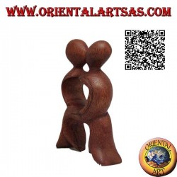Escultura del beso de una pareja con piernas cruzadas en madera de suar de 10 cm