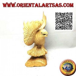 Skulptur eines Adlers an den Beinen mit ausgebreiteten Flügeln aus Hibiskusholz von 15 cm