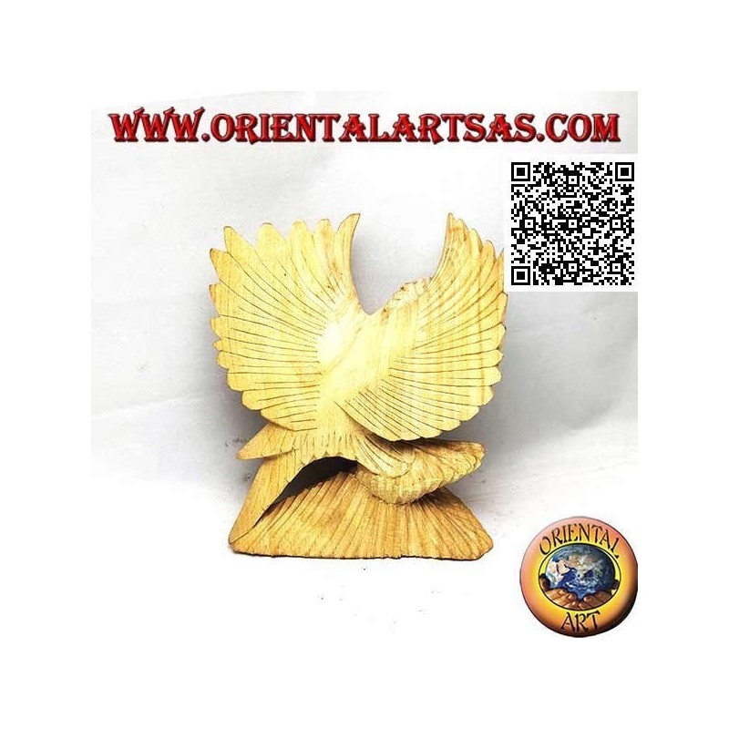 Sculpture of an eagle on legs with spread wings in hibiscus wood of 15 cm