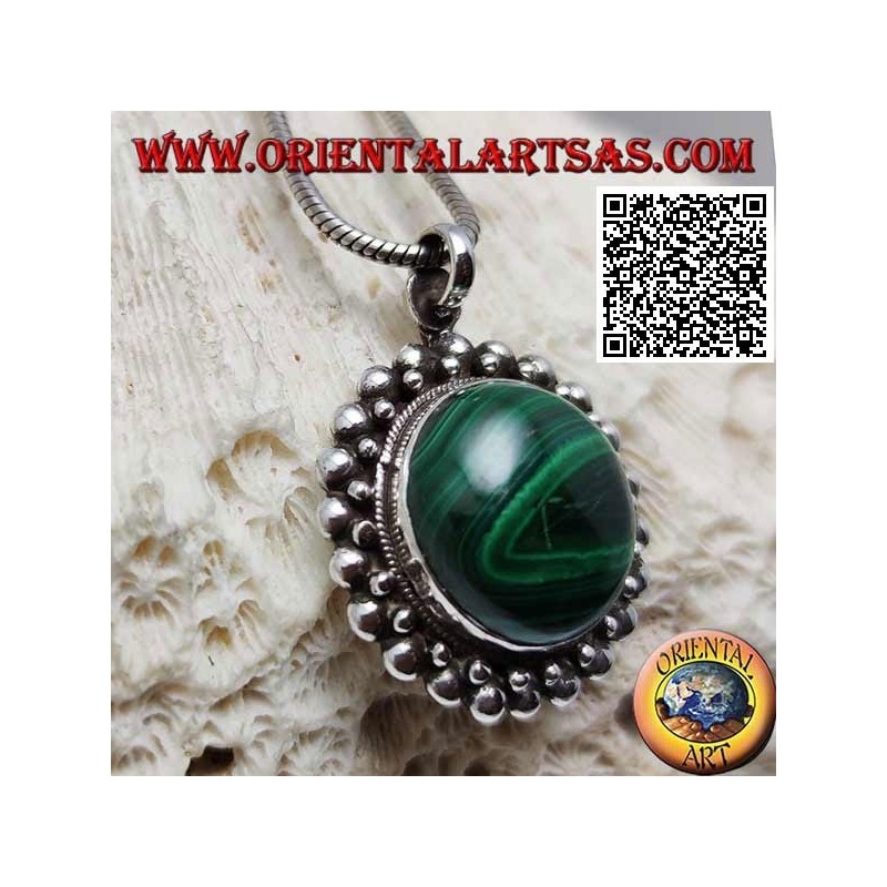 Silberanhänger mit natürlichem rundem Malachit-Cabochon, umgeben von einer doppelten Reihe von Kugeln