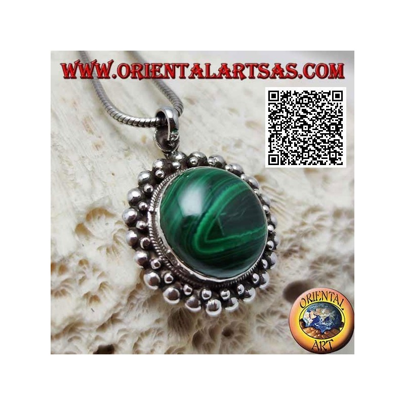 Pendentif en argent avec cabochon rond en malachite naturel entouré d'une double rangée de boules