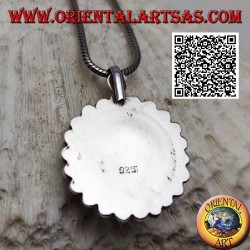 Colgante de plata con cabujón de malaquita redondo natural rodeado por una doble hilera de bolas