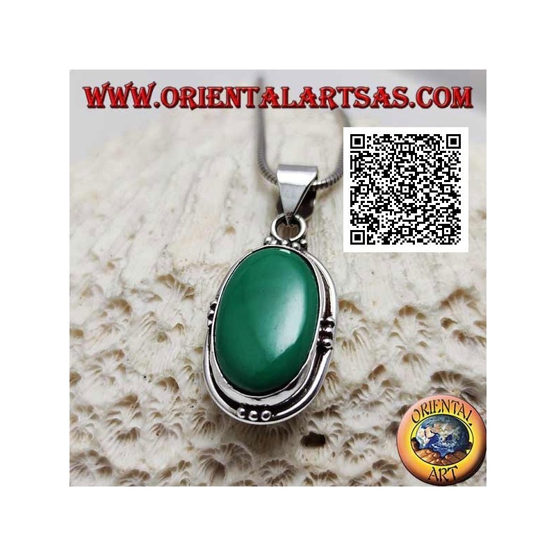 Pendentif en argent avec malachite ovale naturelle sur monture lisse avec trio de boules sur les quatre points cardinaux