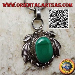 Colgante de plata con malaquita ovalada natural rodeada de hojas grabadas