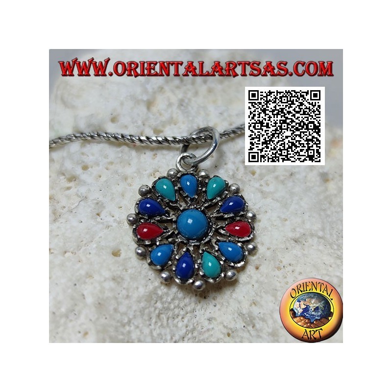 Pendentif en argent avec fleur turquoise de différentes nuances et coraux, central rond et pétales de larme