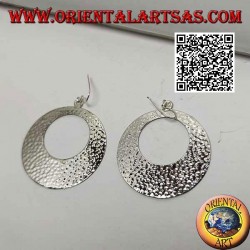 Créoles en argent martelé avec ouverture circulaire