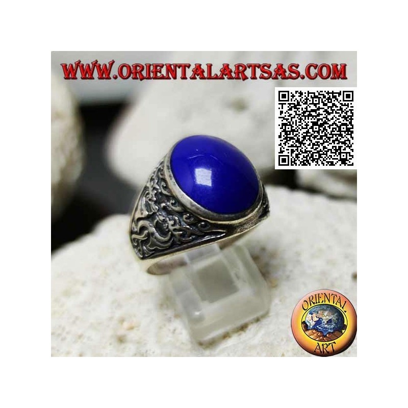 Anillo de plata con cabujón ovalado de lapislázuli y doble dragón japonés en bajorrelieve a los lados